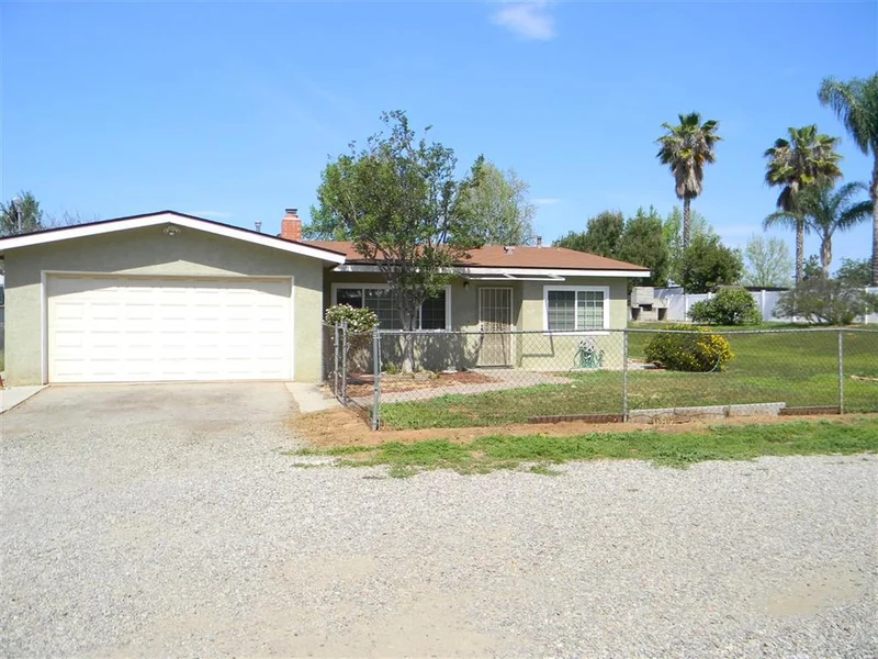 787 Lincoln Ave., El Cajon, CA 92020