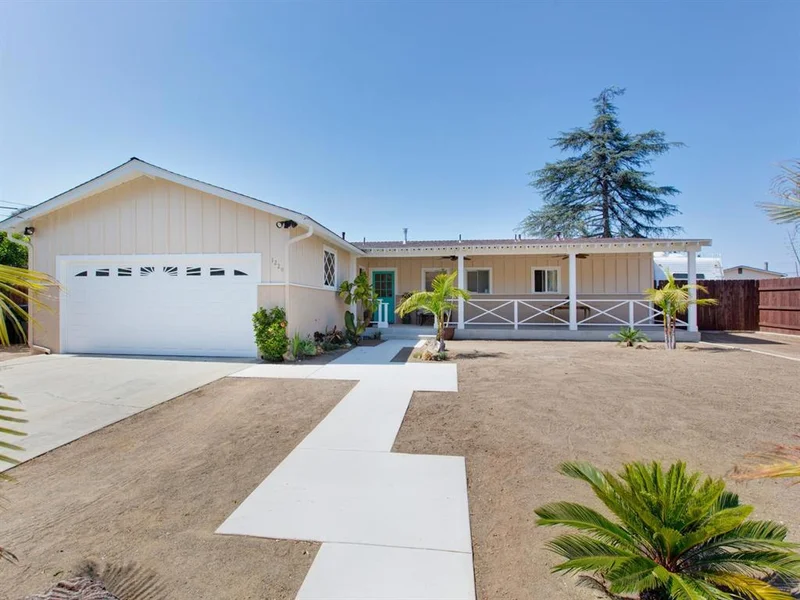 1229 Cinchona St, Vista, CA 92083