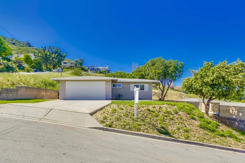 8516 Dobyns, Santee, CA 92071