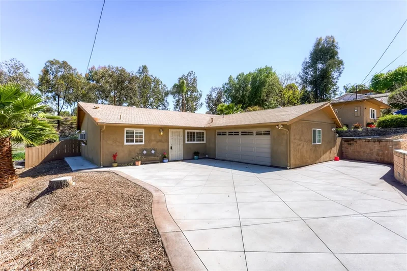 8555 Dobyns Drive, Santee, CA 92071