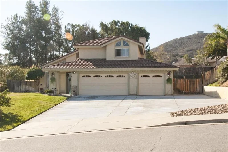 8830 Ridgeton Ct, Lakeside, CA 92040