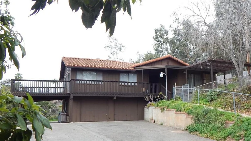 1127 Loma Vista Way, Vista, CA 92084