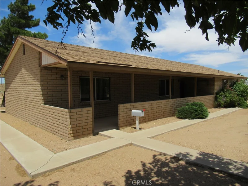 12255 Mesquite St., Oak Hills, CA 92344