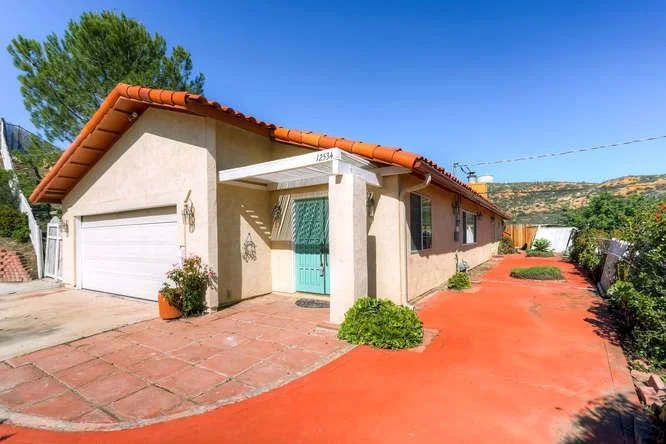 12534 Jackson Hill Ln., El Cajon, CA 92021