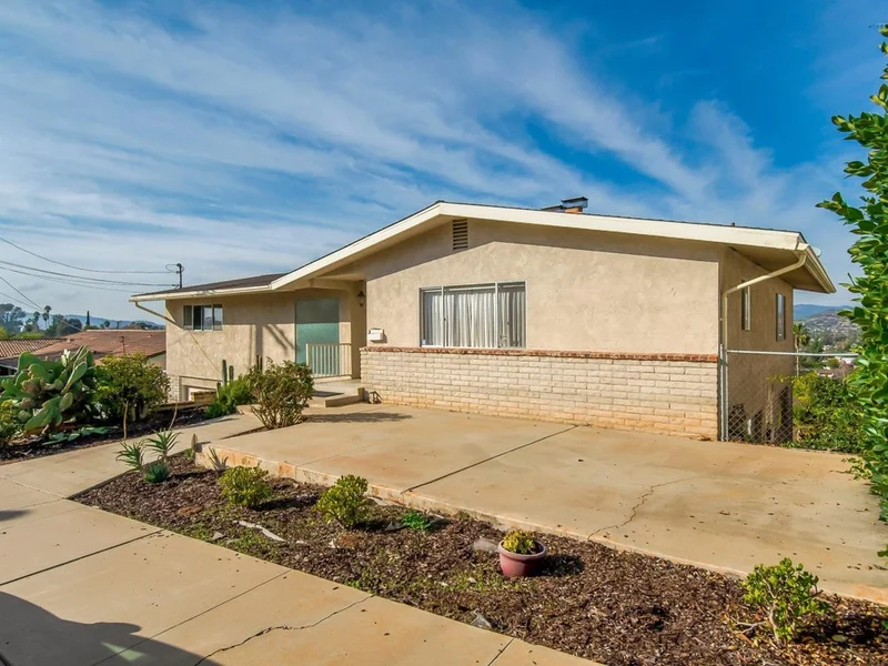 1016 Circle, Escondido, CA 92025