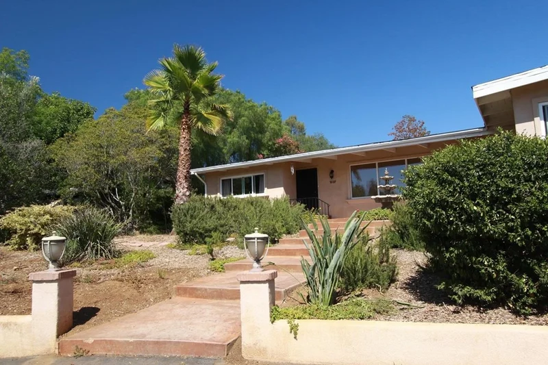 1037 Beverly Dr, Vista, CA 92084