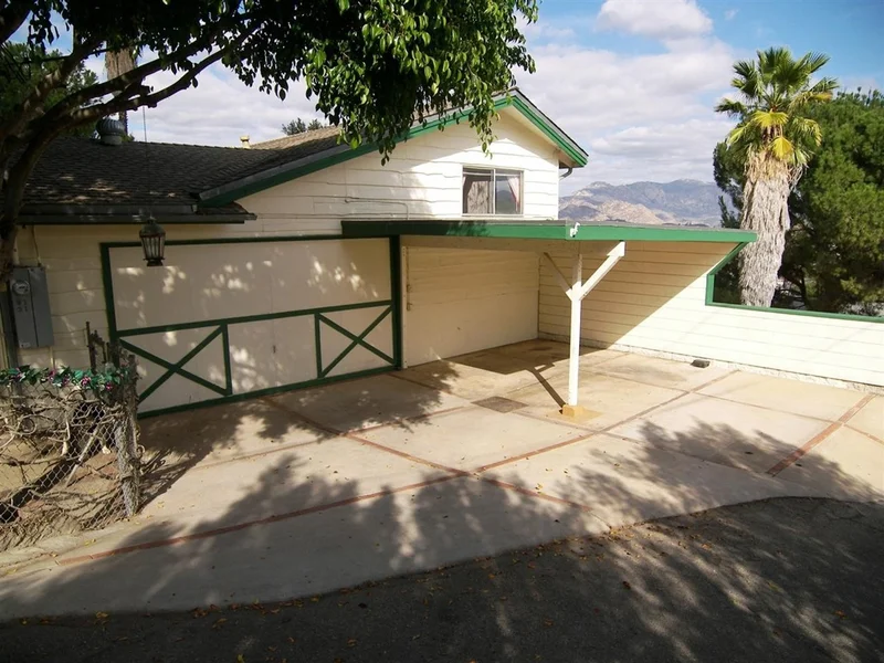 9131 Paradise Park Dr, Lakeside, CA 92040
