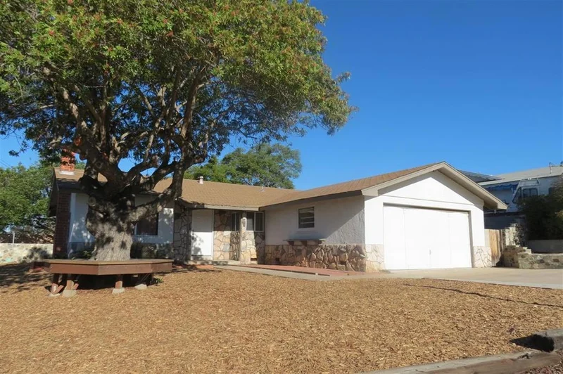 460 Durian, Vista, CA 92083