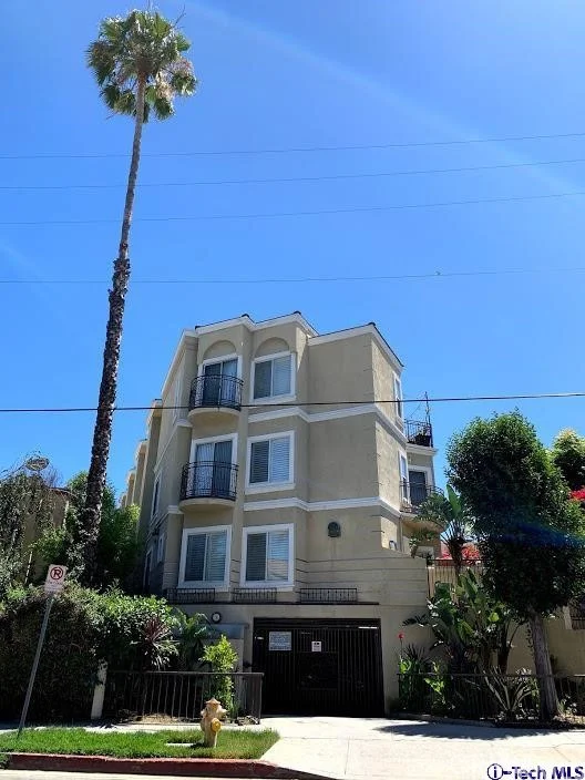 18644 Clark #7, Tarzana, CA 91356