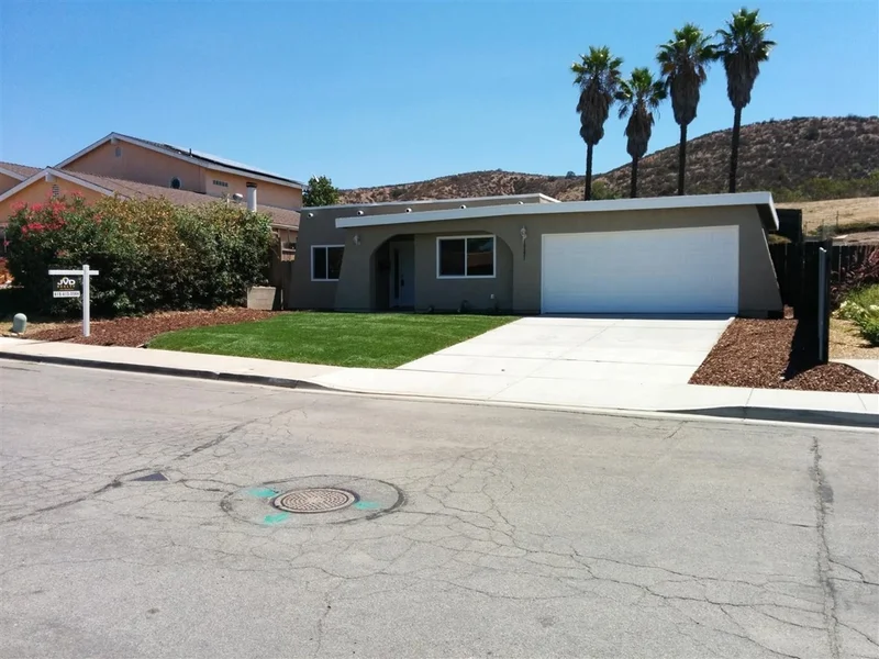 10221 Swanton, Santee, CA 92071