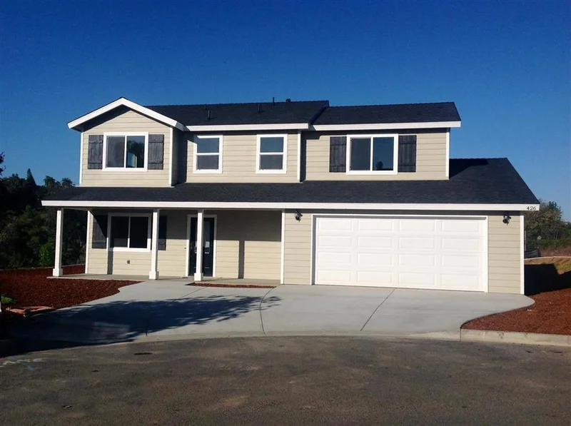 426 Paradise View Dr, Vista, CA 92083