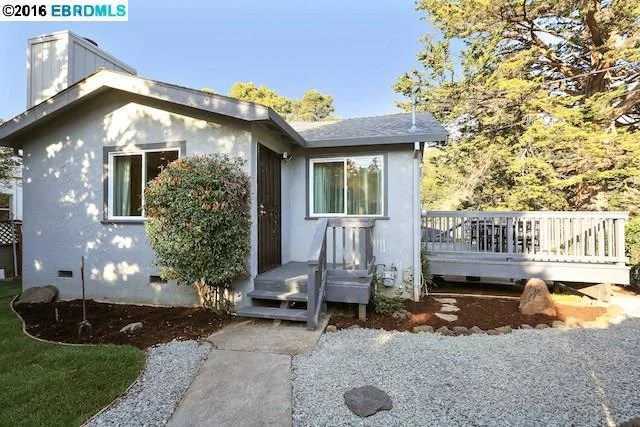 6308 Hillmont Dr, Oakland, CA 94605