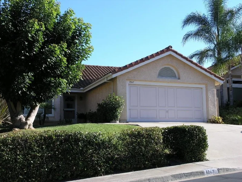 1867 Paseo Del Lago Dr, Vista, CA 92081