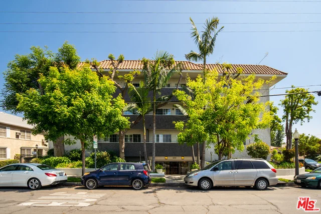 4140 Warner #106, Burbank, CA 91505