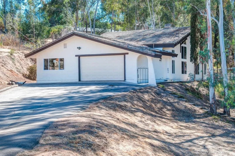 11612 Johnson Lake Rd, Lakeside, CA 92040