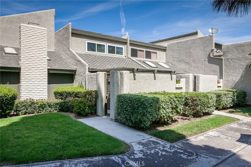 18742 Elmwood #60, Huntington Beach, CA 92646