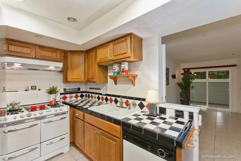 253 Mangano Circle, Encinitas, CA 92024