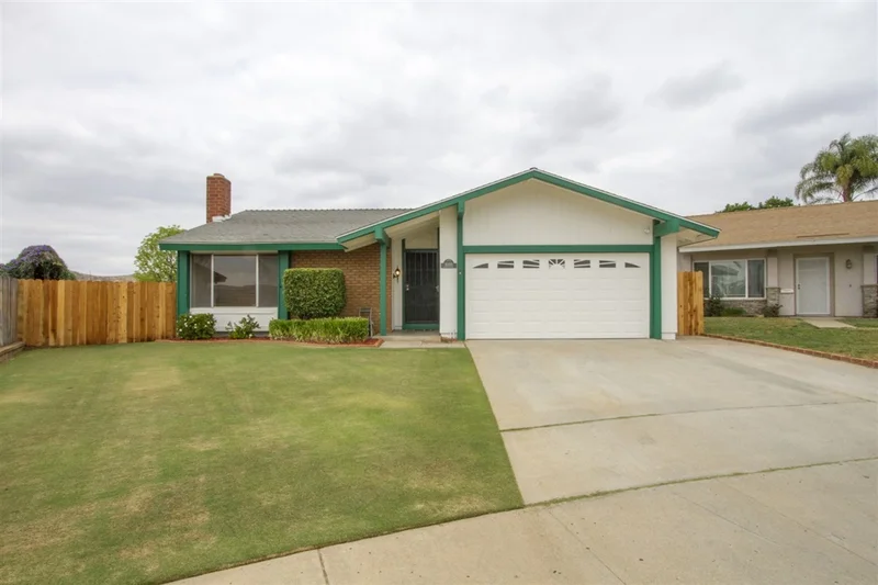 10320 Carreta Ct, Santee, CA 92071