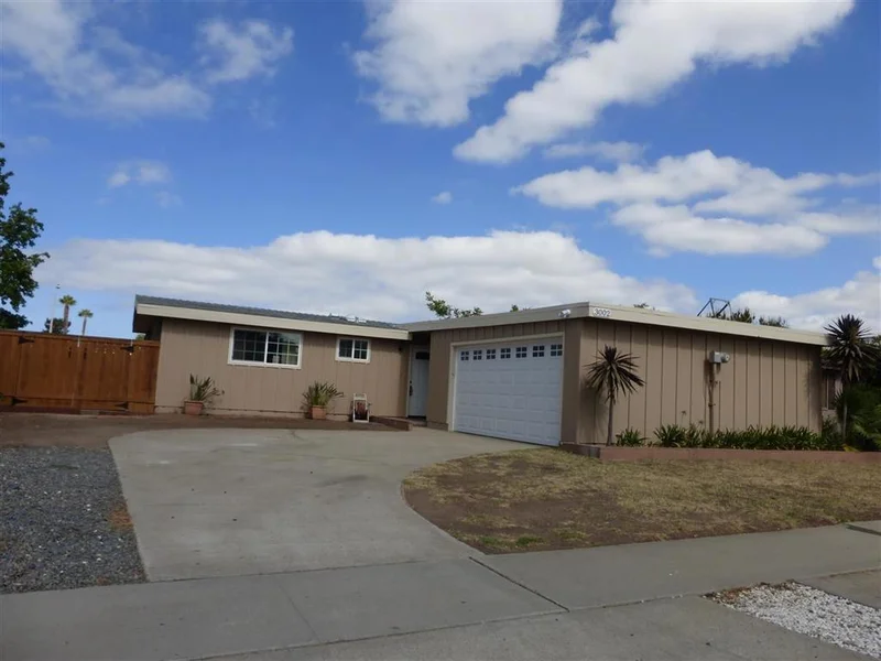 3002 Larkin, San Diego, CA 92123