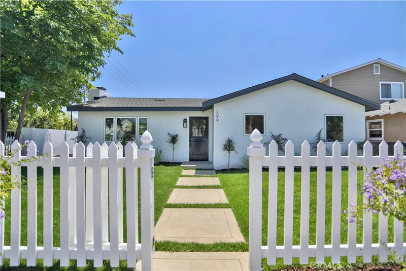 299 Del Mar Avenue, Costa Mesa, CA 92627