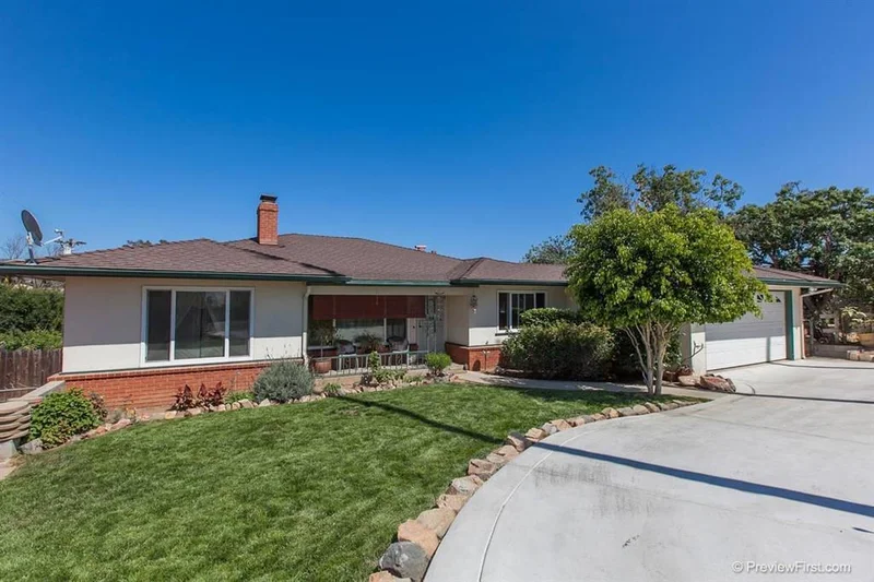 455 Hillside Terrace, Vista, CA 92084