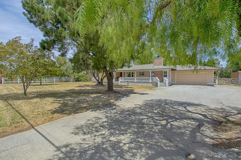 9040 New, Gilroy, CA 95020