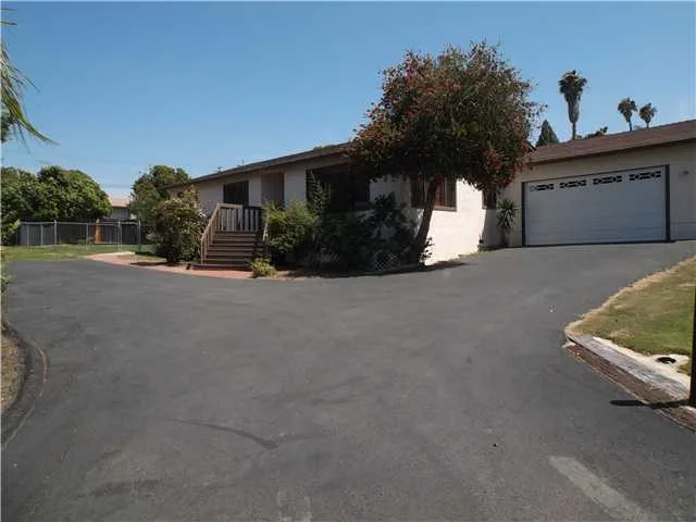 230 Hannalei Drive, Vista, CA 92083