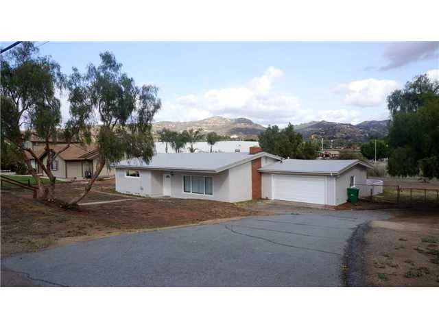 1245 Tres Lomas Drive, El Cajon, CA 92021