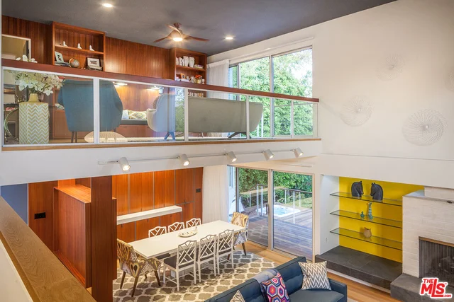 11808 Kearsarge, Los Angeles, CA 90049