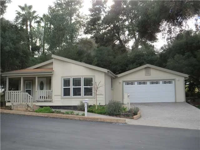 8975 Lawrence Welk Drive ##16, Escondido, CA 92026