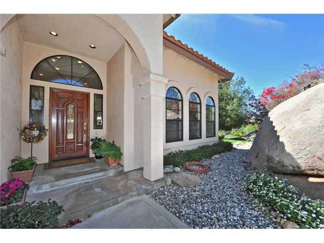 10431 Burned Oak Lane, Escondido, CA 92026