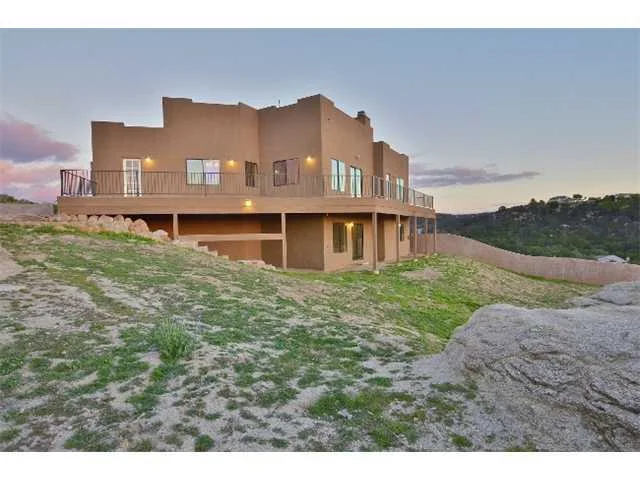 27005 Calle De Encinas Court, Valley Center, CA 92082