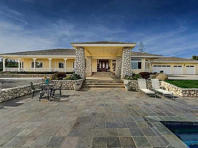 2760 Summit Drive, Escondido, CA 92025