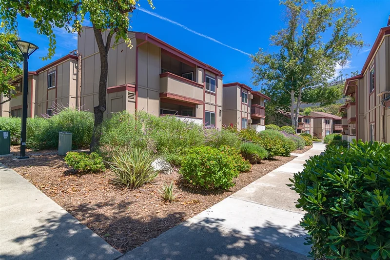 5533 Adobe Falls Rd #9, San Diego, CA 92120
