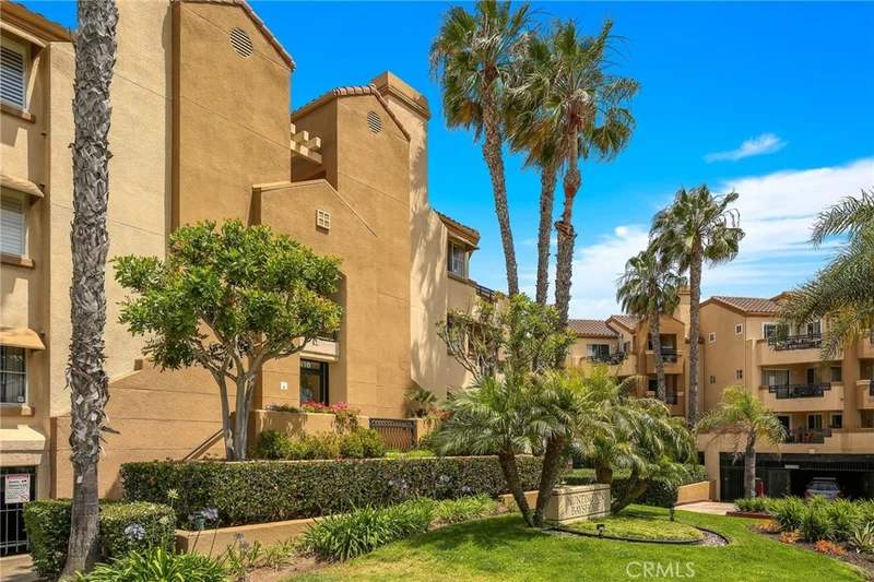 410 Lake #107, Huntington Beach, CA 92648