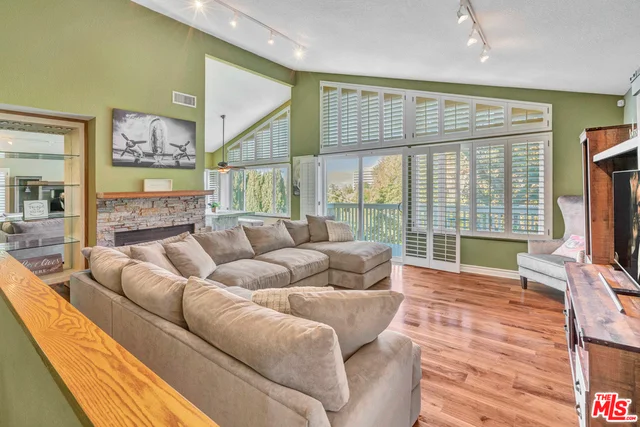 5217 Marmol Drive, Woodland Hills, CA 91364
