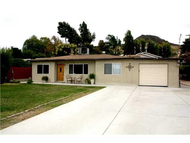 8801 Prospect Avenue, Santee, CA 92071