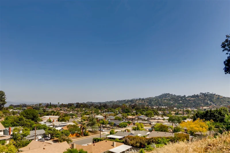 6225 Cresthaven, La Mesa, CA 91942