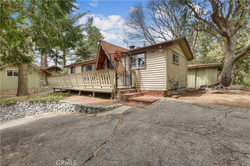 1125 Chateau, Crestline, CA 92325