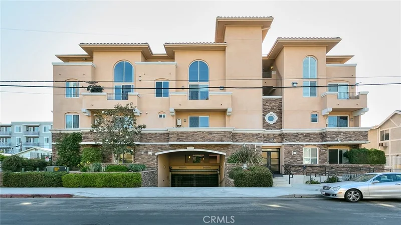 5227 Denny #104, North Hollywood, CA 91601