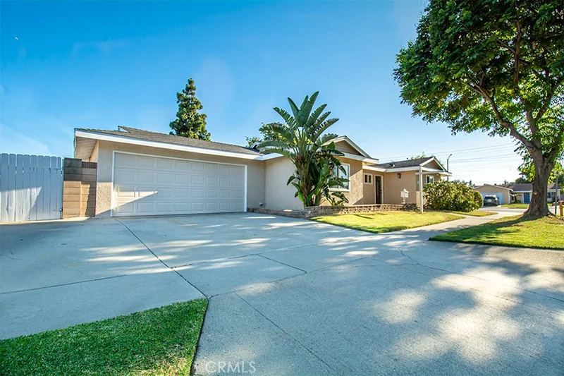 11310 Chadwell, Lakewood, CA 90715
