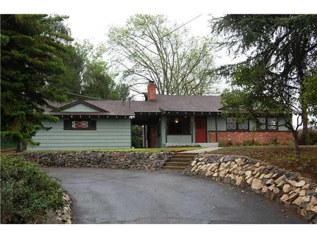424 Country Club Drive, Escondido, CA 92029