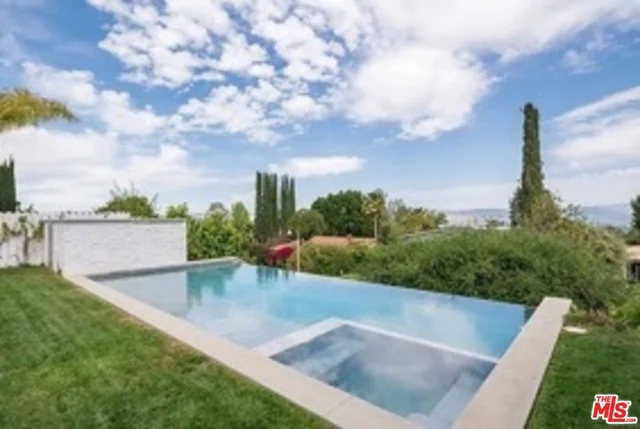 22719 Federalist, Calabasas, CA 91302