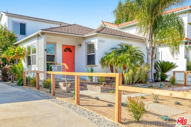 12537 Walsh, Los Angeles, CA 90066