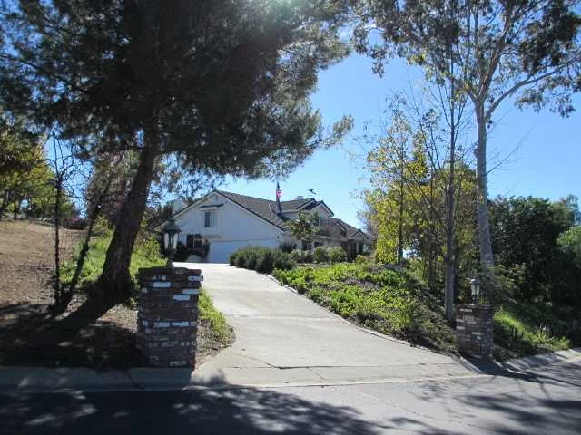 1033 Summit Trail, Escondido, CA 92025