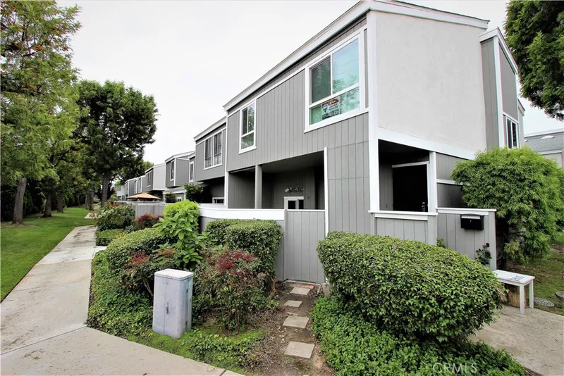 2600 Segerstrom #D, Santa Ana, CA 92704