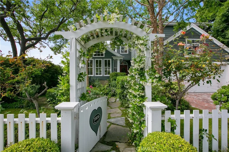 10056 Toluca Lake, Toluca Lake, CA 91602