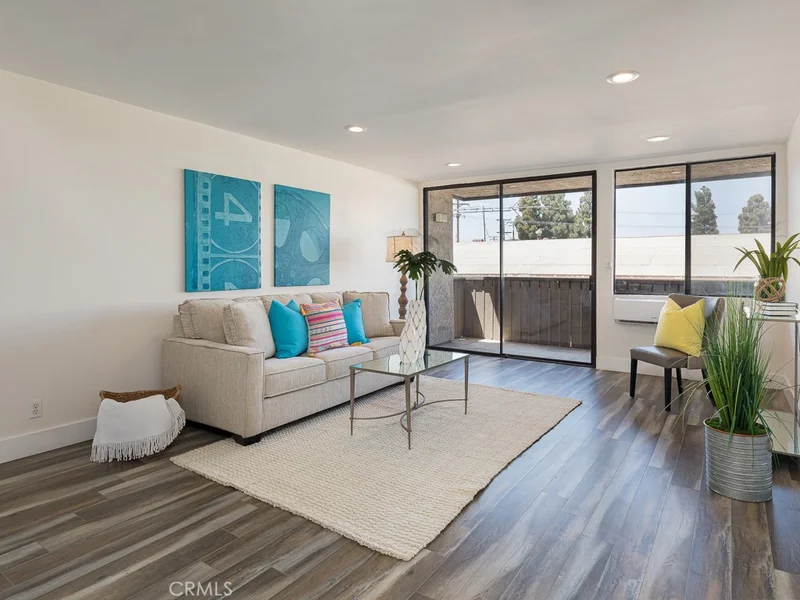 4170 Elm #203, Long Beach, CA 90807