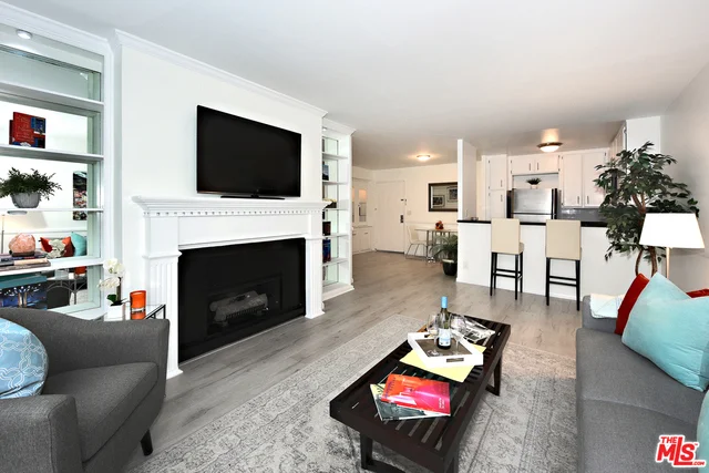 11645 Montana #106, Los Angeles, CA 90049