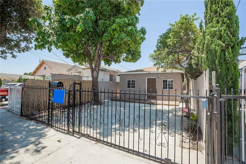 8729 Elm, Los Angeles, CA 90002